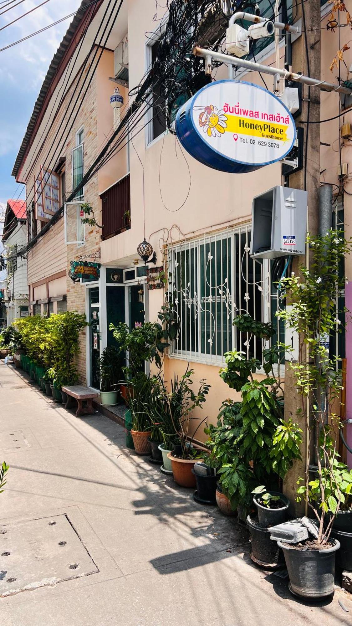 Ricos Honey Place Guesthouse Bangkok Dış mekan fotoğraf