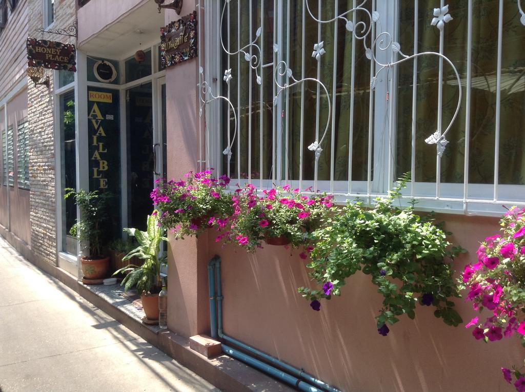 Ricos Honey Place Guesthouse Bangkok Dış mekan fotoğraf