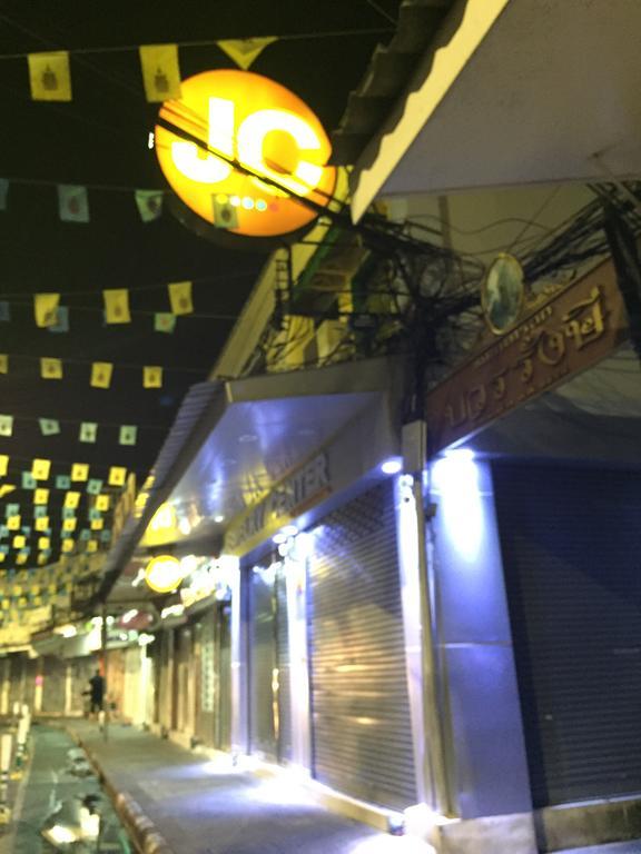 Ricos Honey Place Guesthouse Bangkok Dış mekan fotoğraf